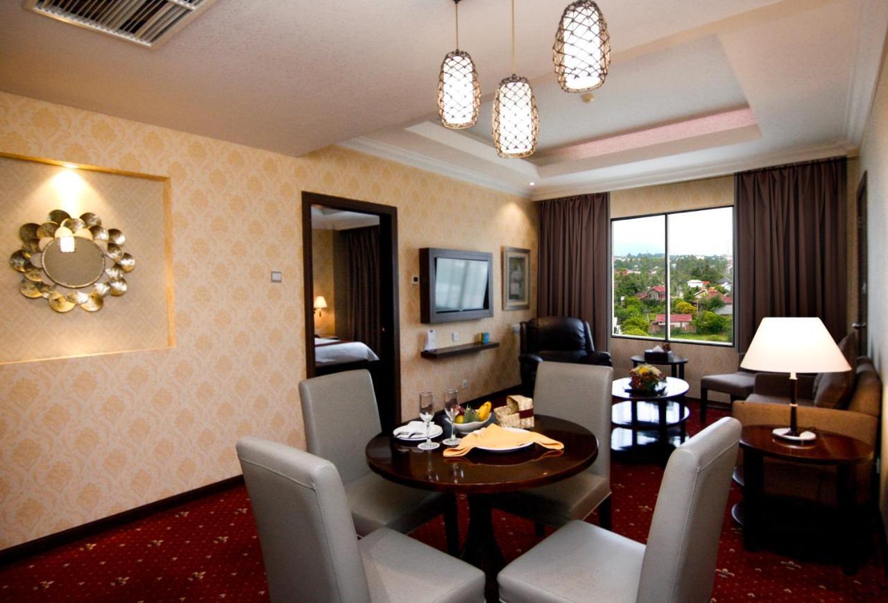 แอร์เมส พาเลซ บาย เบนคูเลน Hotel บันดาอาเจะห์ ภายนอก รูปภาพ
